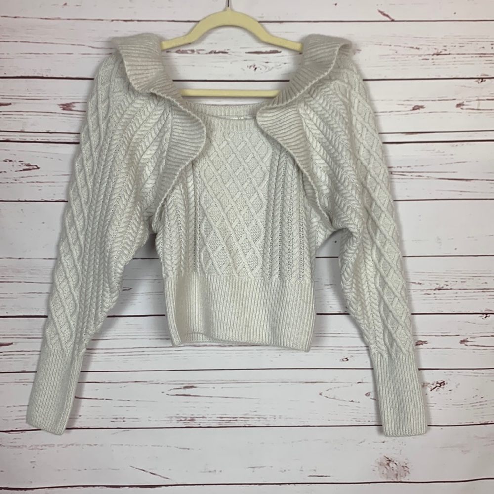 H&M Women’s  S Small Cream Cute Ruffle Fall Sweater Neutral Soft Comfortable New